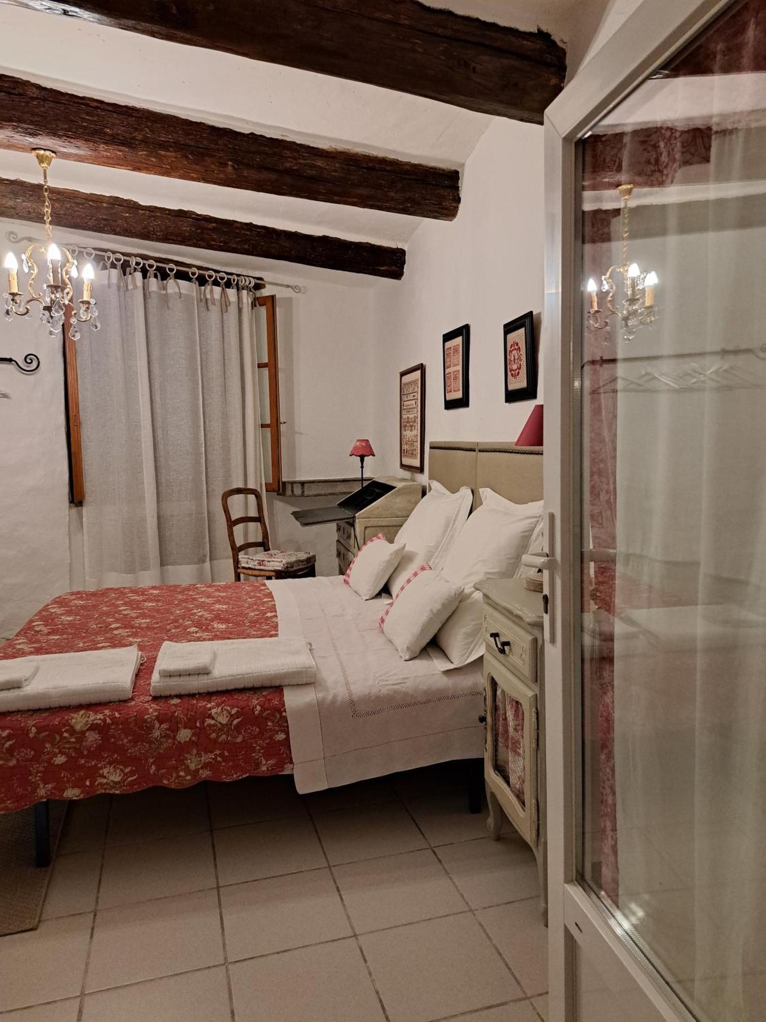 La Maison De Gisele Bed & Breakfast Saint-Victor-des-Oules Exterior photo