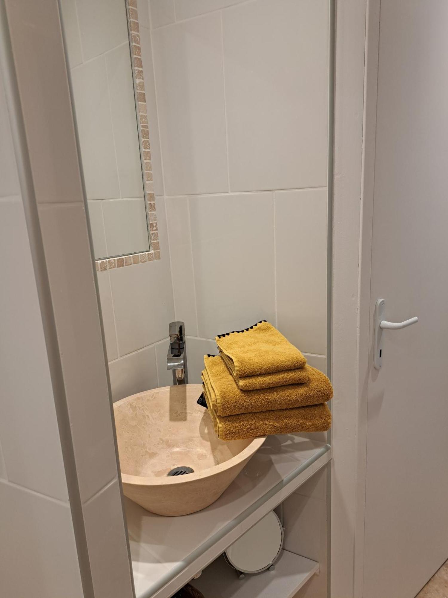 La Maison De Gisele Bed & Breakfast Saint-Victor-des-Oules Room photo